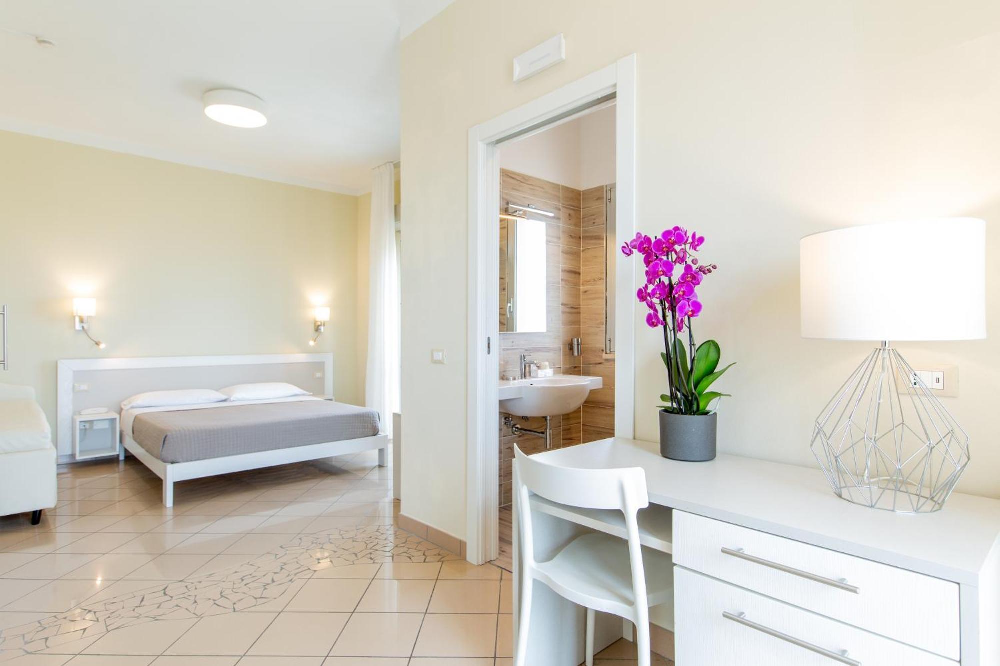 Hotel Lungomare Cervia Exterior foto