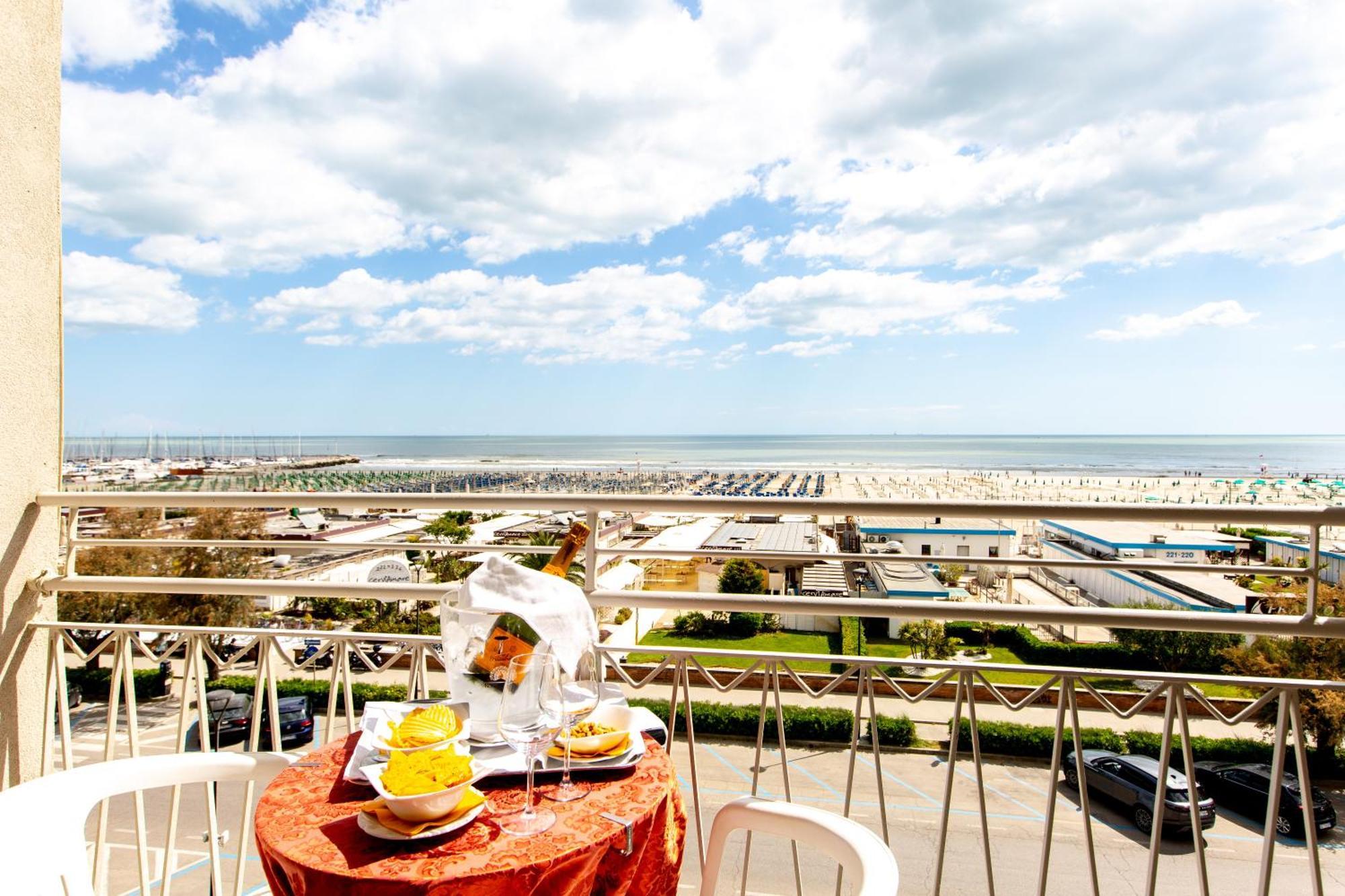 Hotel Lungomare Cervia Exterior foto