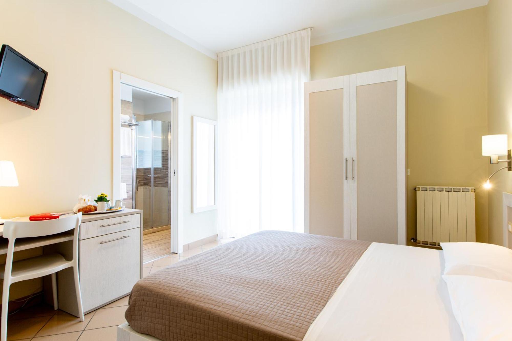 Hotel Lungomare Cervia Exterior foto