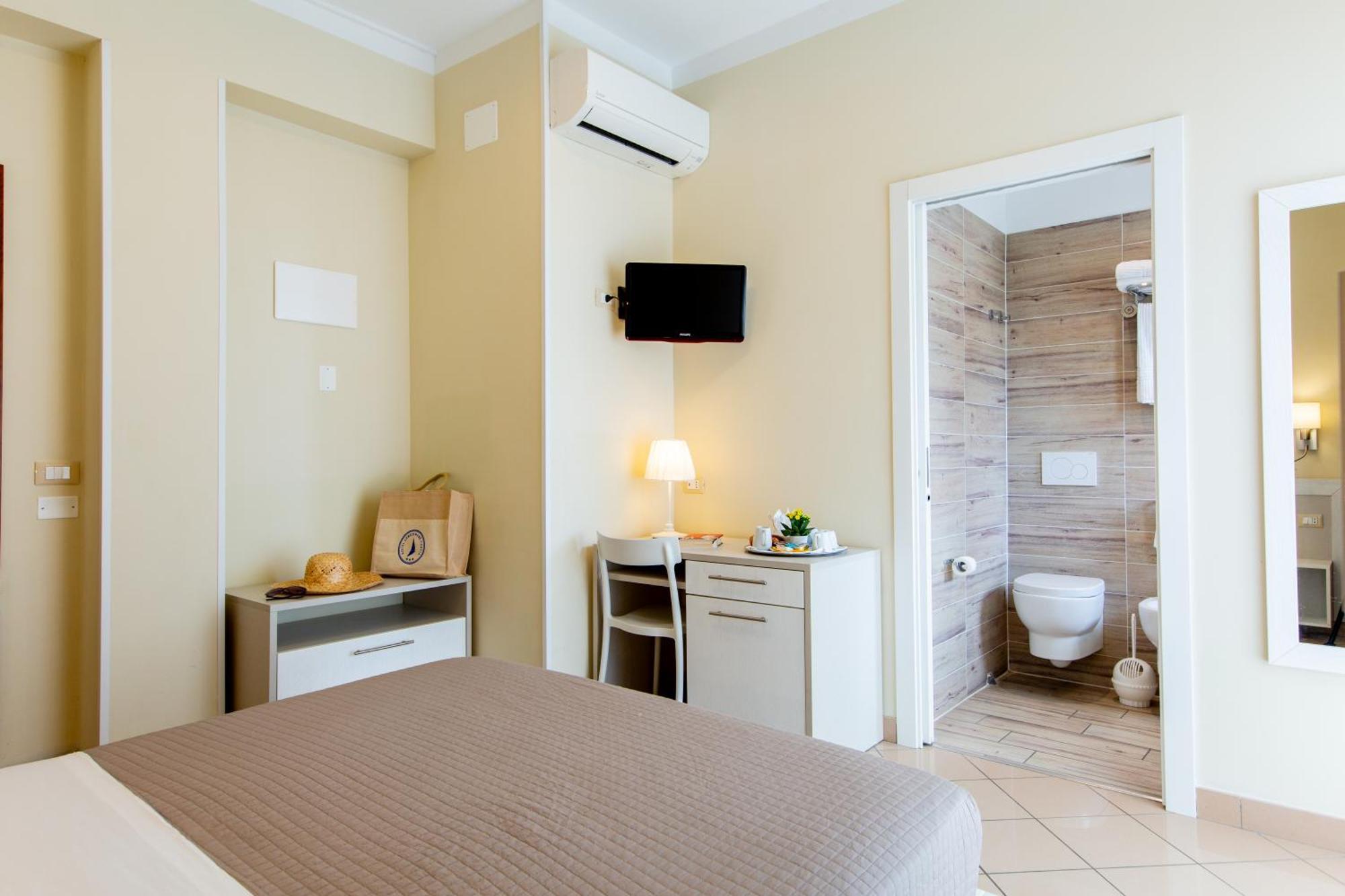 Hotel Lungomare Cervia Exterior foto