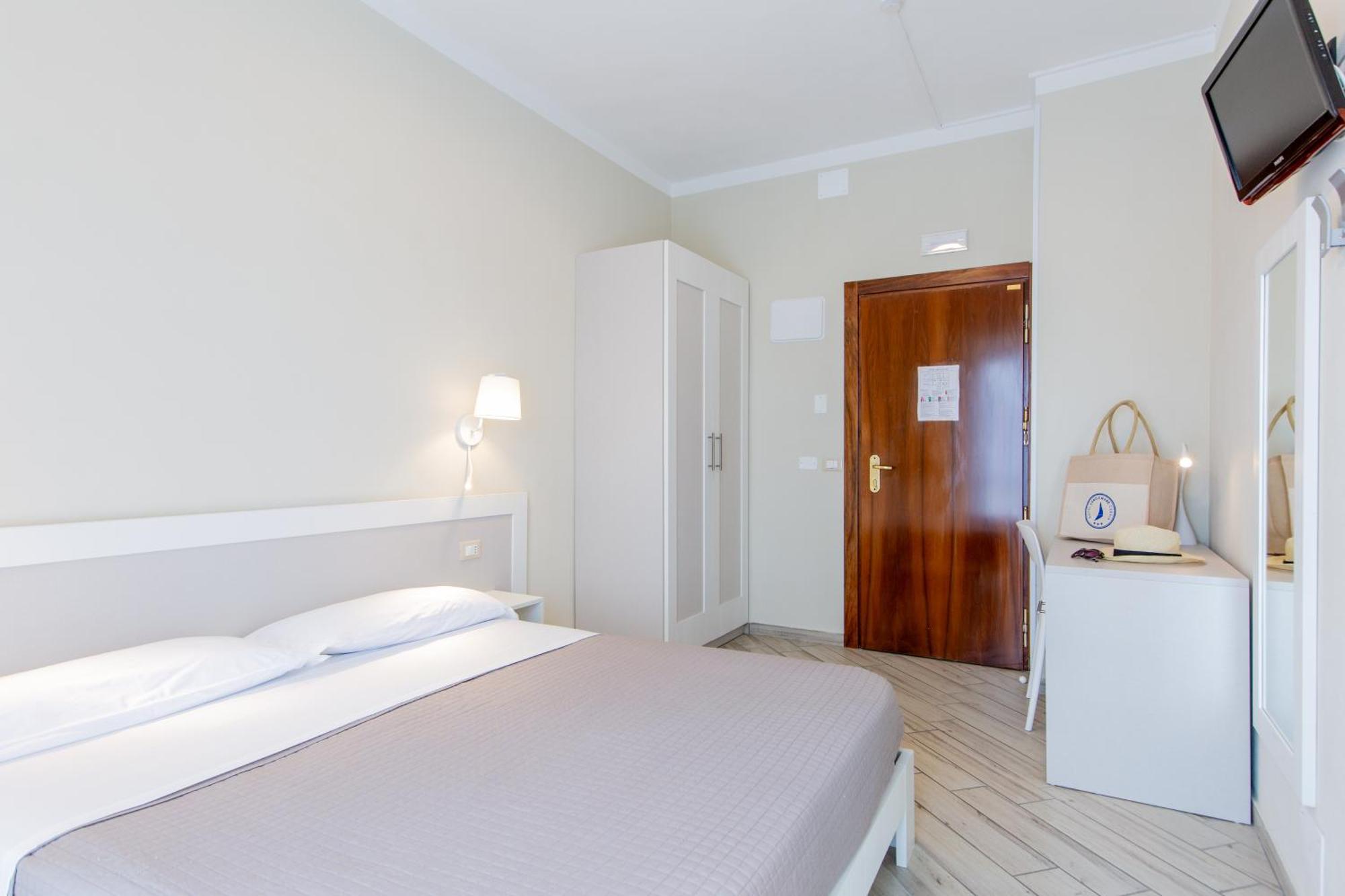 Hotel Lungomare Cervia Exterior foto
