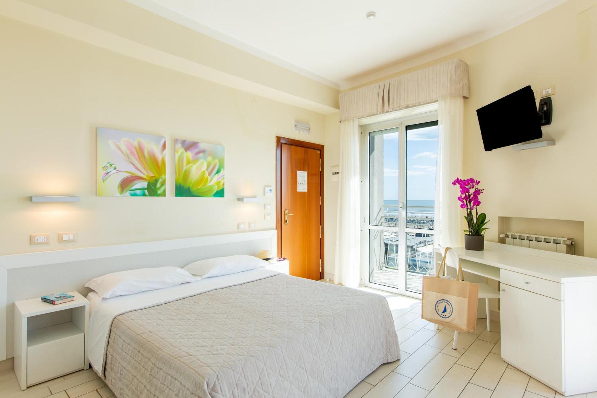 Hotel Lungomare Cervia Exterior foto