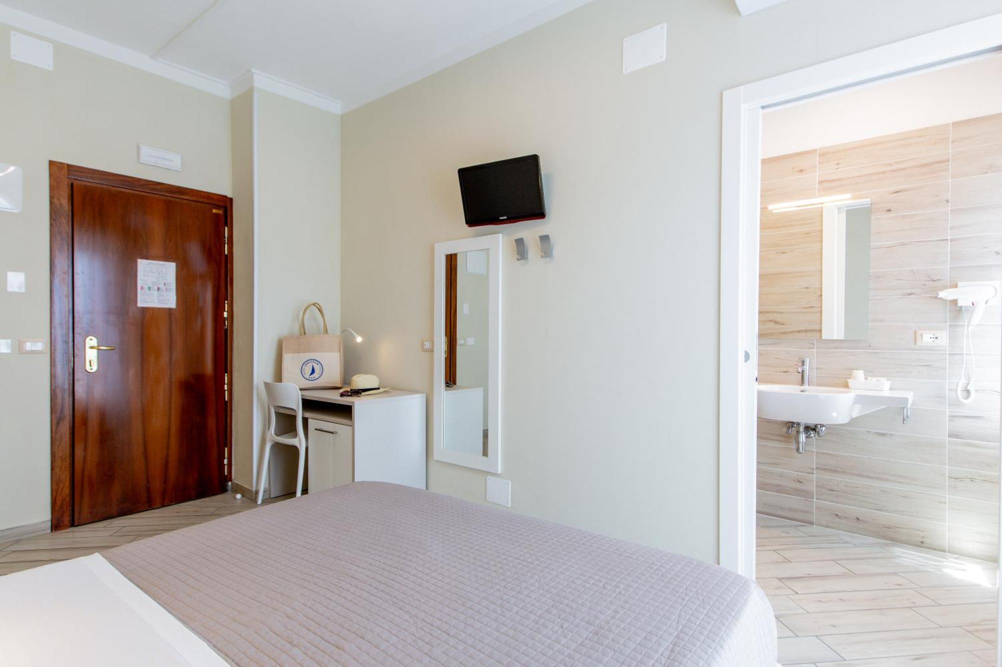 Hotel Lungomare Cervia Exterior foto