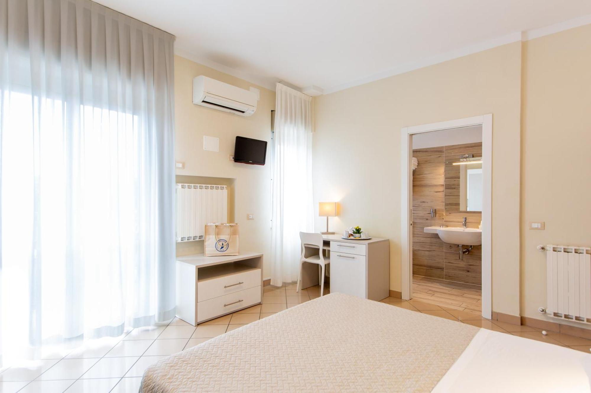 Hotel Lungomare Cervia Exterior foto