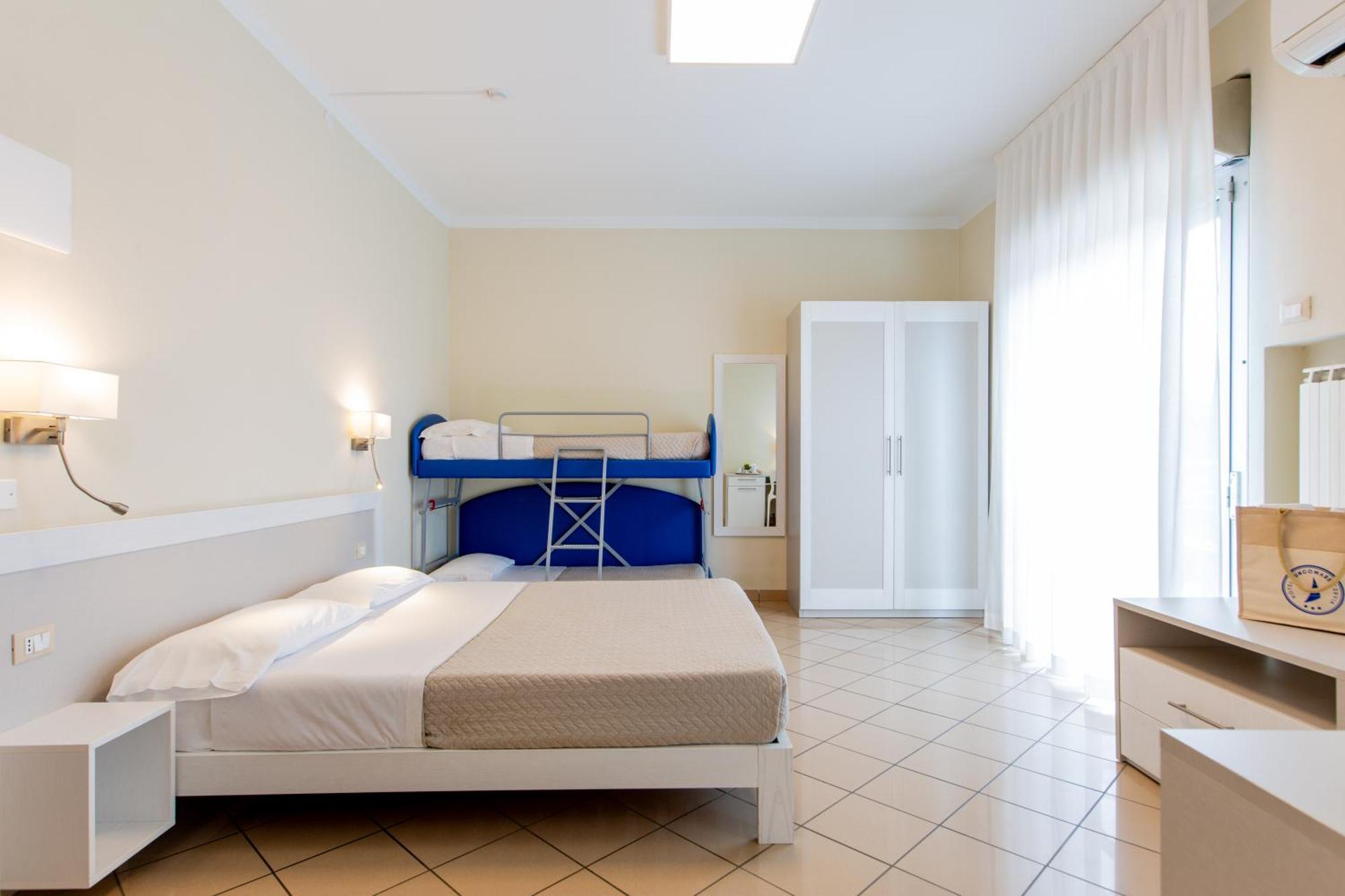 Hotel Lungomare Cervia Exterior foto