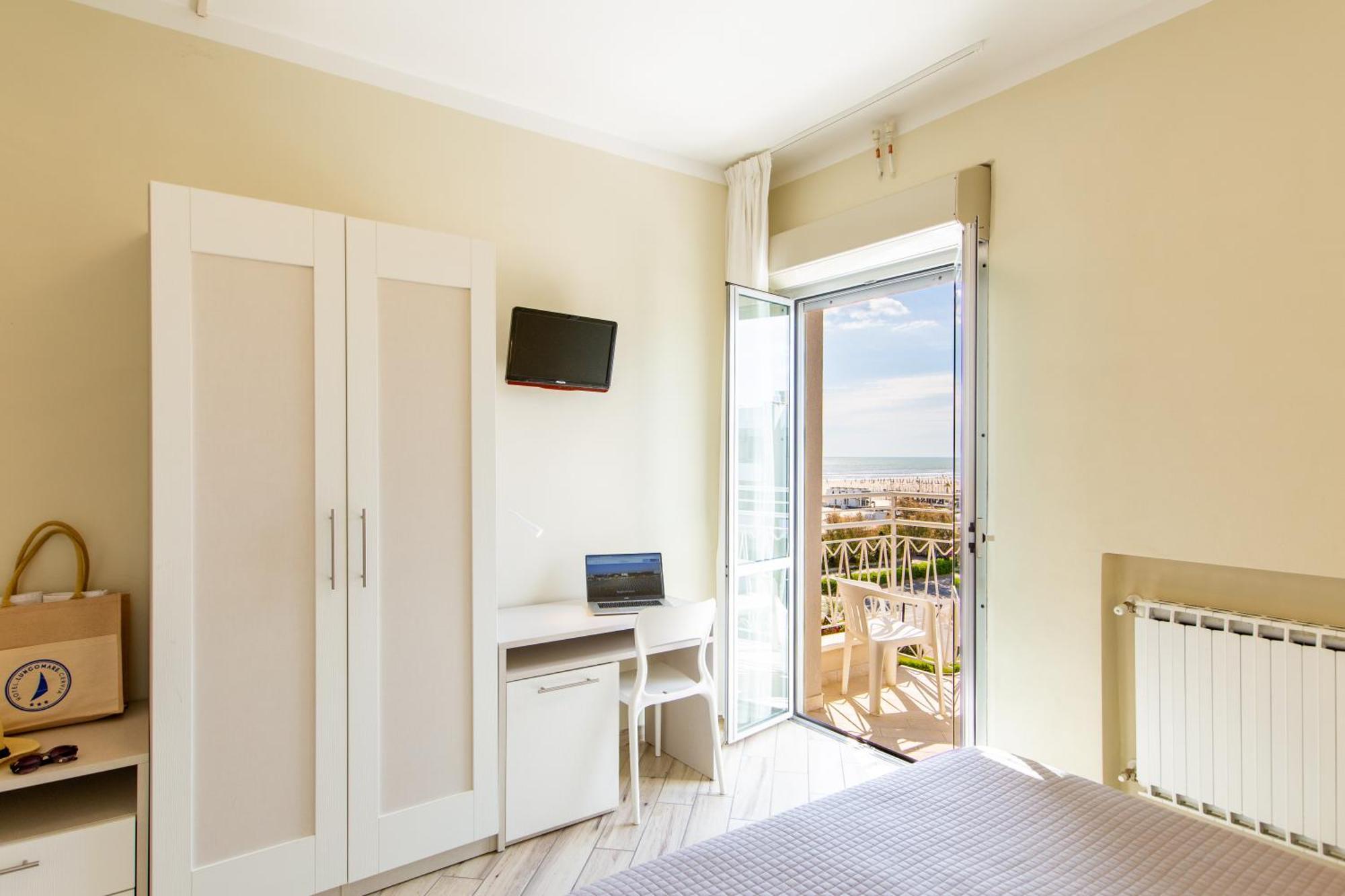 Hotel Lungomare Cervia Exterior foto