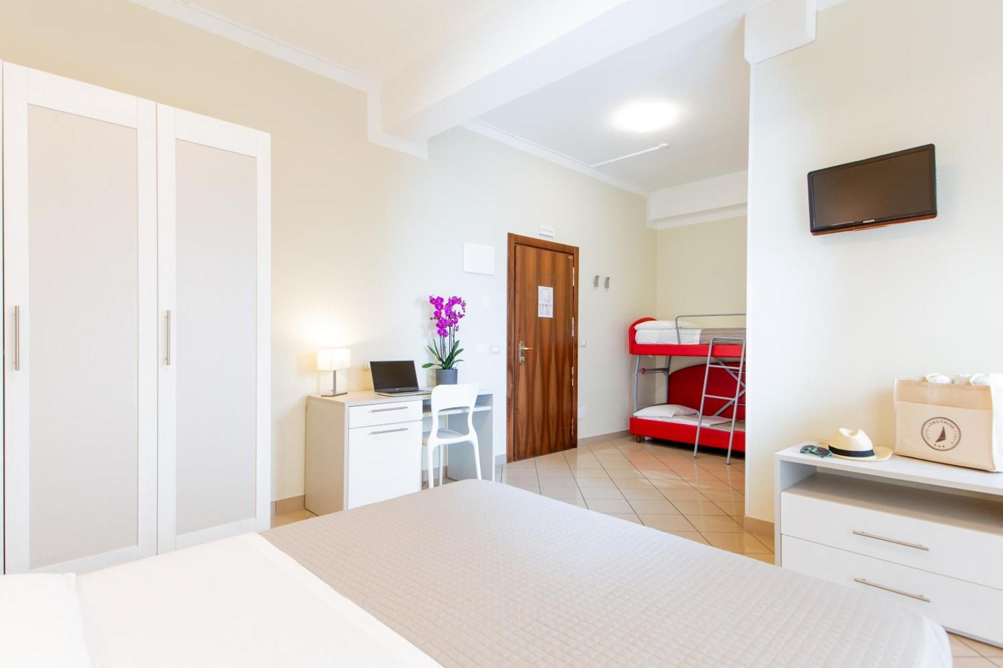 Hotel Lungomare Cervia Exterior foto