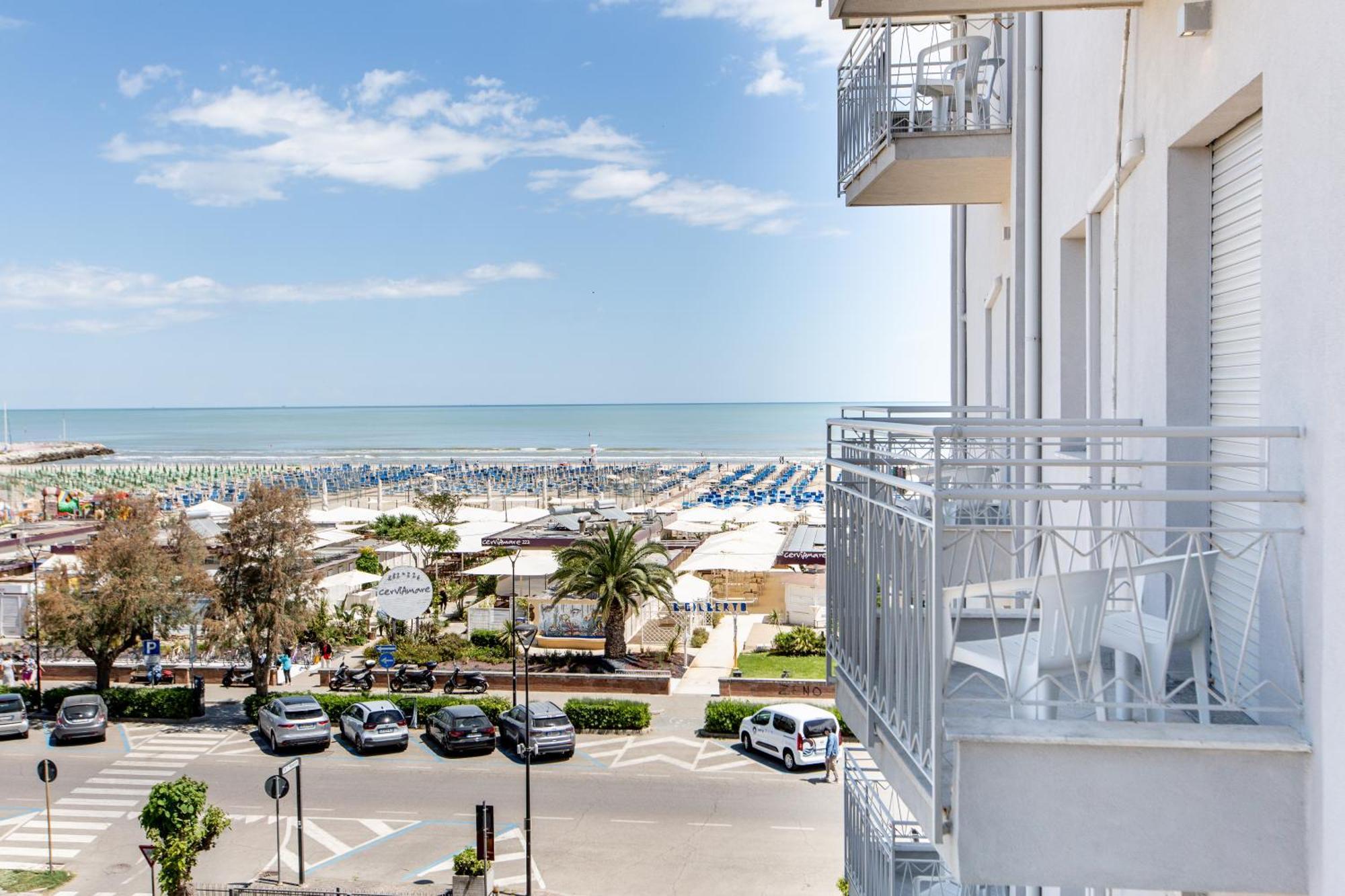 Hotel Lungomare Cervia Exterior foto